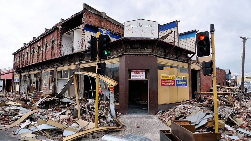 A un mes del sismo más devastador del siglo en Colombia, Cali y Pereira demuelen lo que el terremoto no terminó de derrumbar