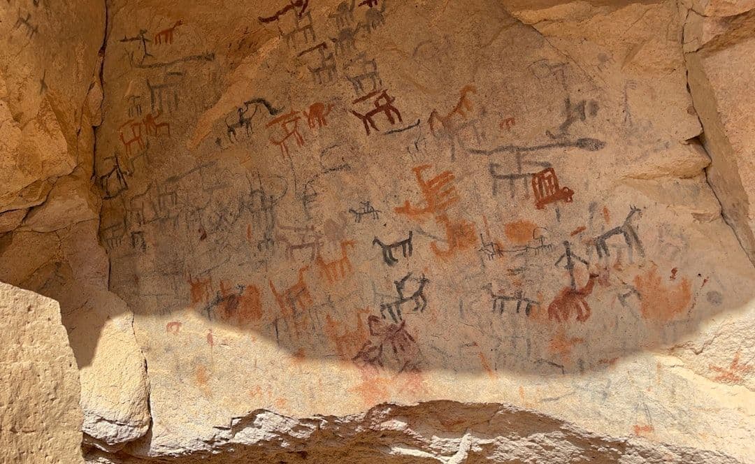 Abandono y vandalismo amenazan el arte rupestre milenario del paraje de La Salud en Salamanca