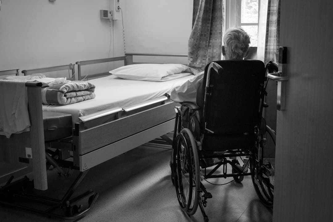 Acusan a trabajadora social de Florida de robar $99,000 a pacientes con demencia