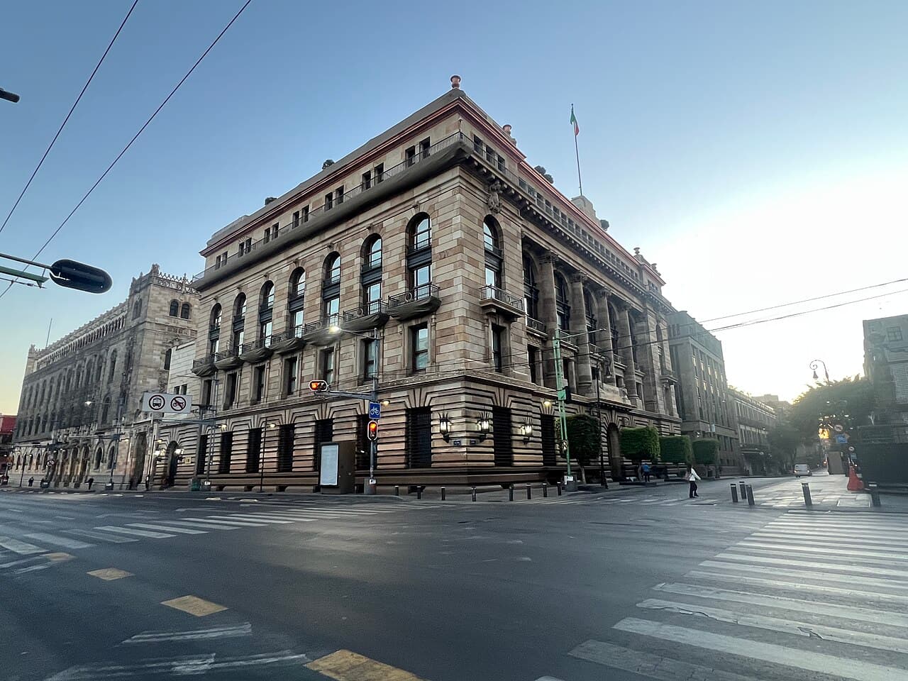 Así se cotiza el dólar en México este 8 de octubre: tipo de cambio FIX y precio en bancos