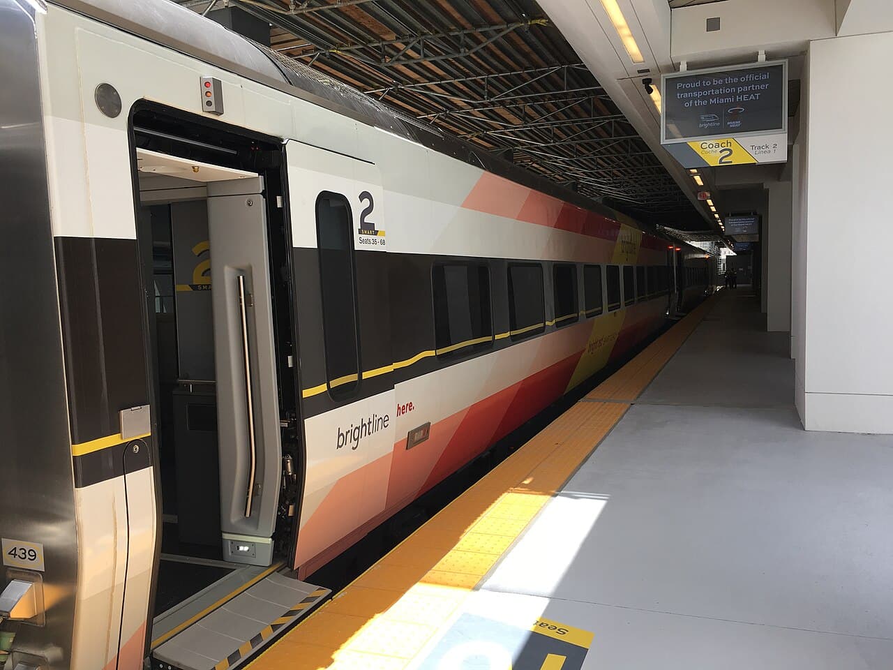 Brightline reactiva su shuttle gratuito al Hard Rock Stadium para la temporada de fútbol americano