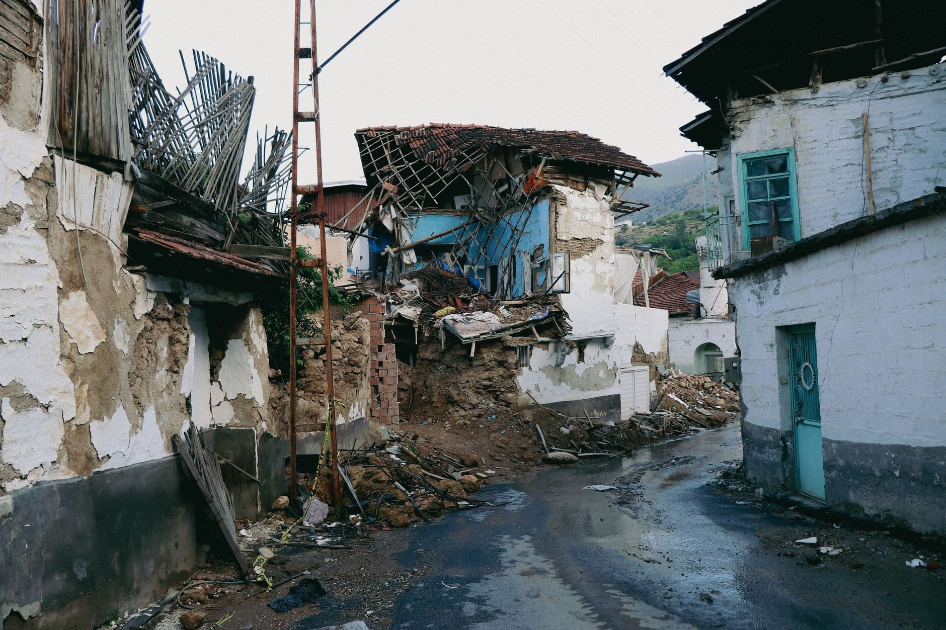 Colombia, a un mes del terremoto: el miedo persiste entre los escombros y la espera por reconstruir