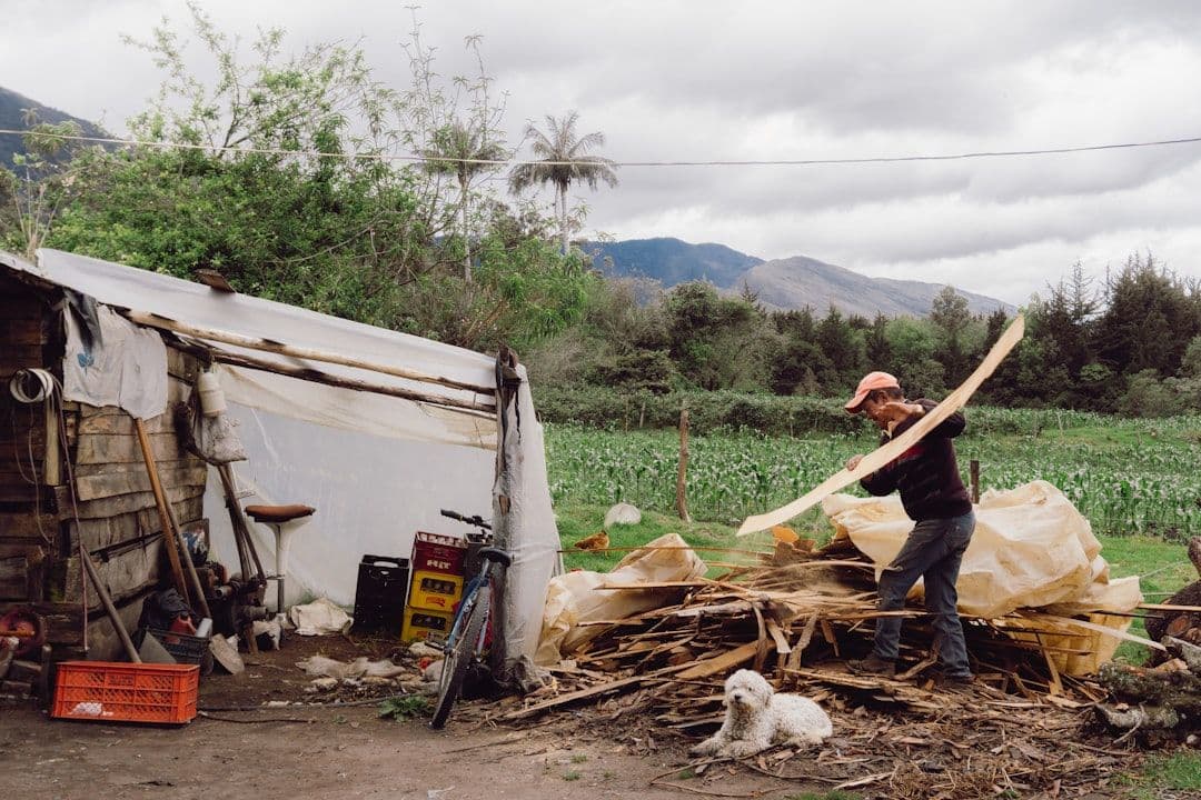 Colombia cumple un mes de reconstrucción tras el terremoto: la vivienda sigue siendo la herida abierta