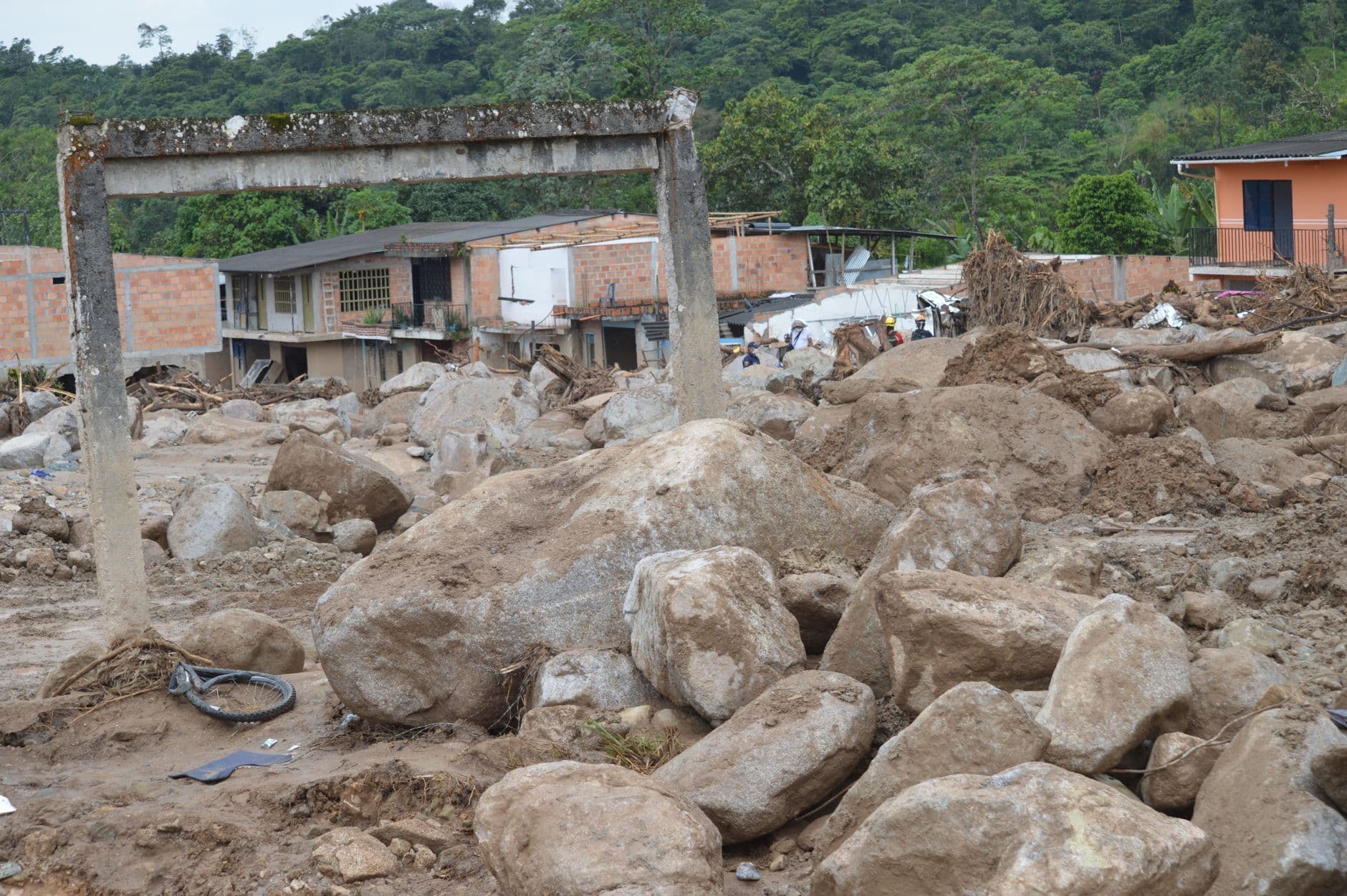 Colombia cumple un mes de reconstrucción tras el terremoto: la vivienda sigue siendo la herida abierta