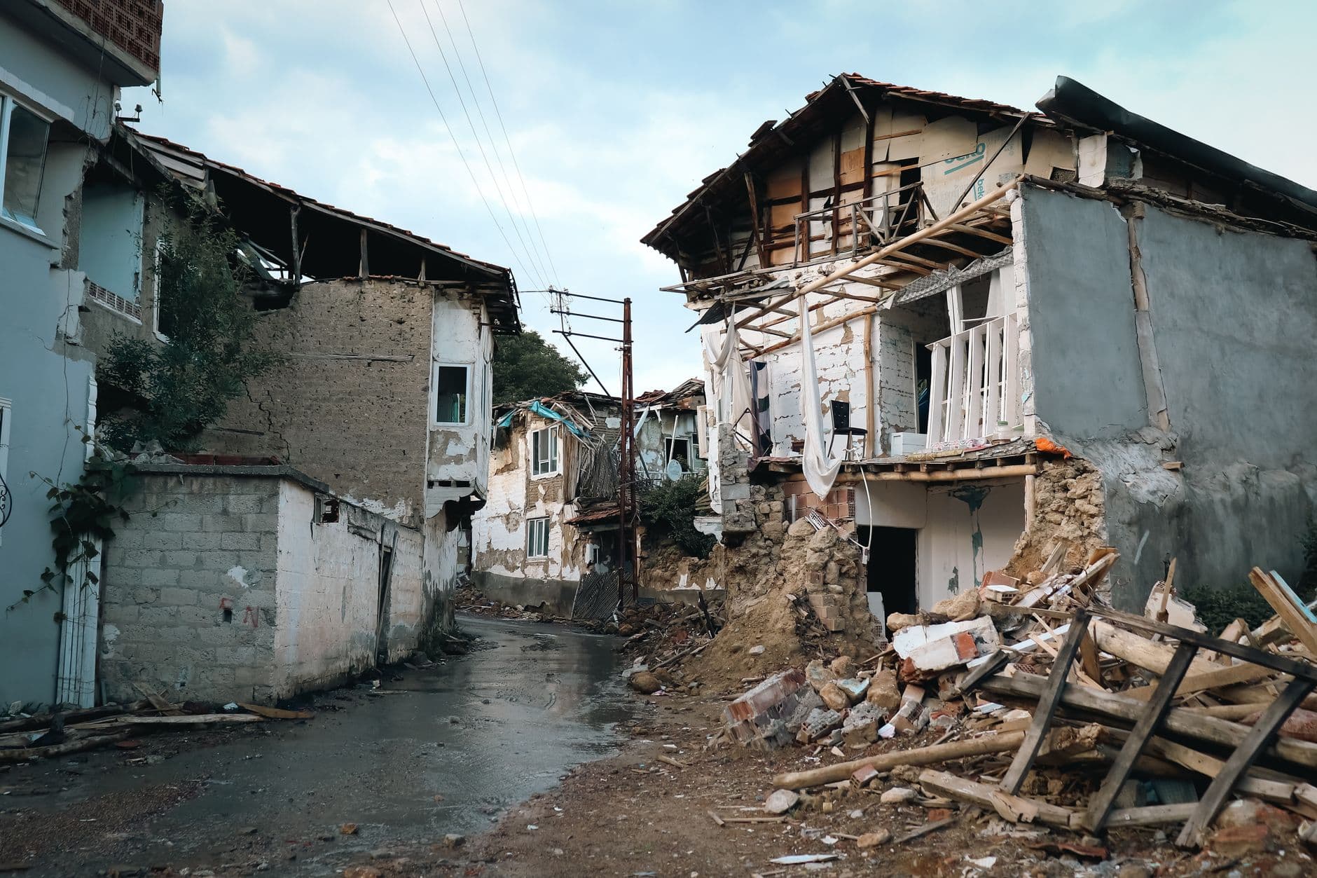 Colombia enfrenta la reconstrucción tras el terremoto más letal en décadas
