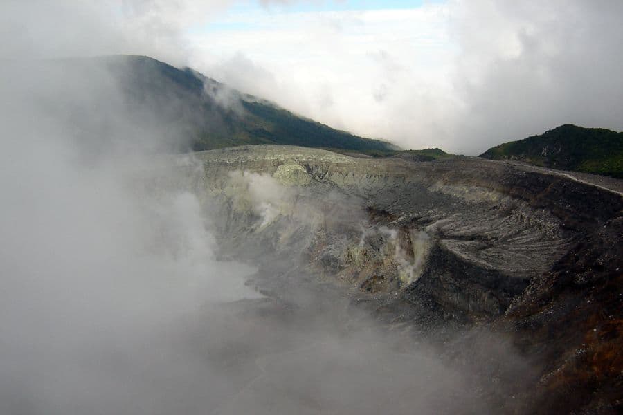 Costa Rica endurece controles en el Volcán Poás por aumento de actividad sísmica