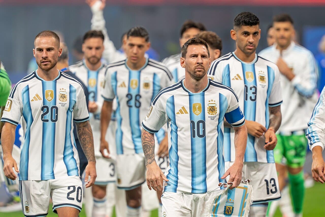 Cristian Romero debutó como capitán de Argentina con un gol de cabeza ante Bolivia