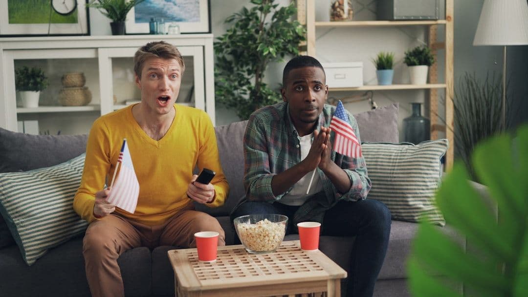 Dupla inesperada conquista Netflix: la comedia de acción que lidera el ranking global