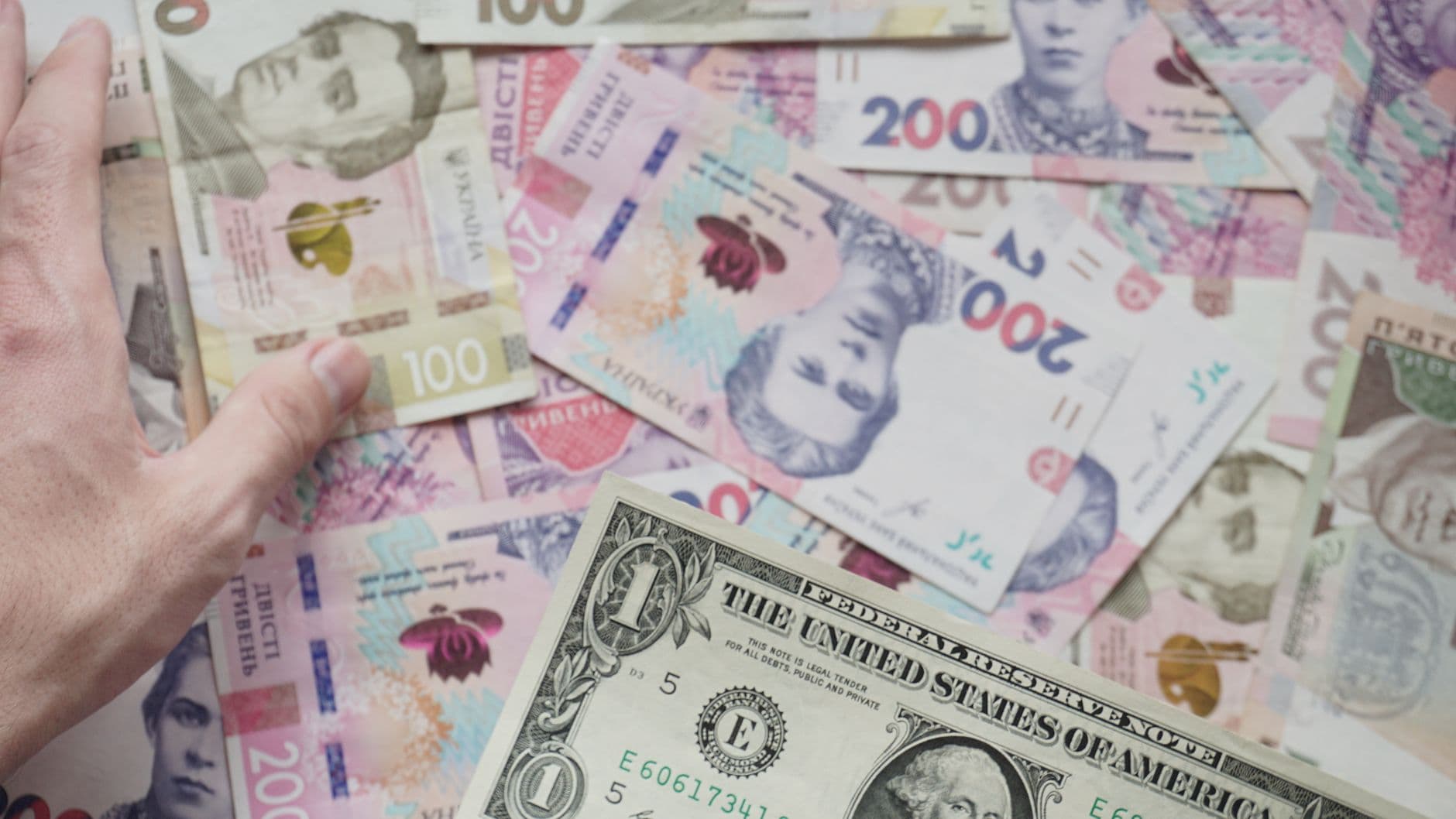 El dólar en Colombia arranca la jornada por debajo de la TRM tras conocerse la inflación de agosto