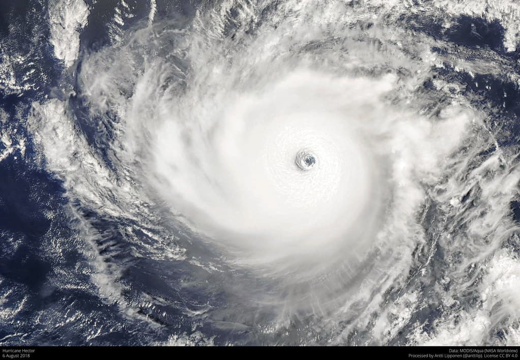 El huracán Rachel se fortalece frente a México y pone en alerta a cuatro estados del Pacífico
