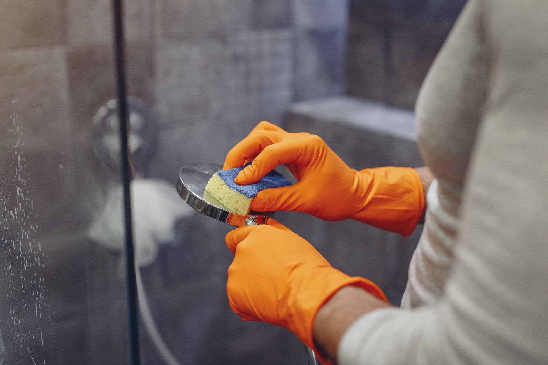 El método correcto para eliminar el óxido de la ducha sin arruinar el material