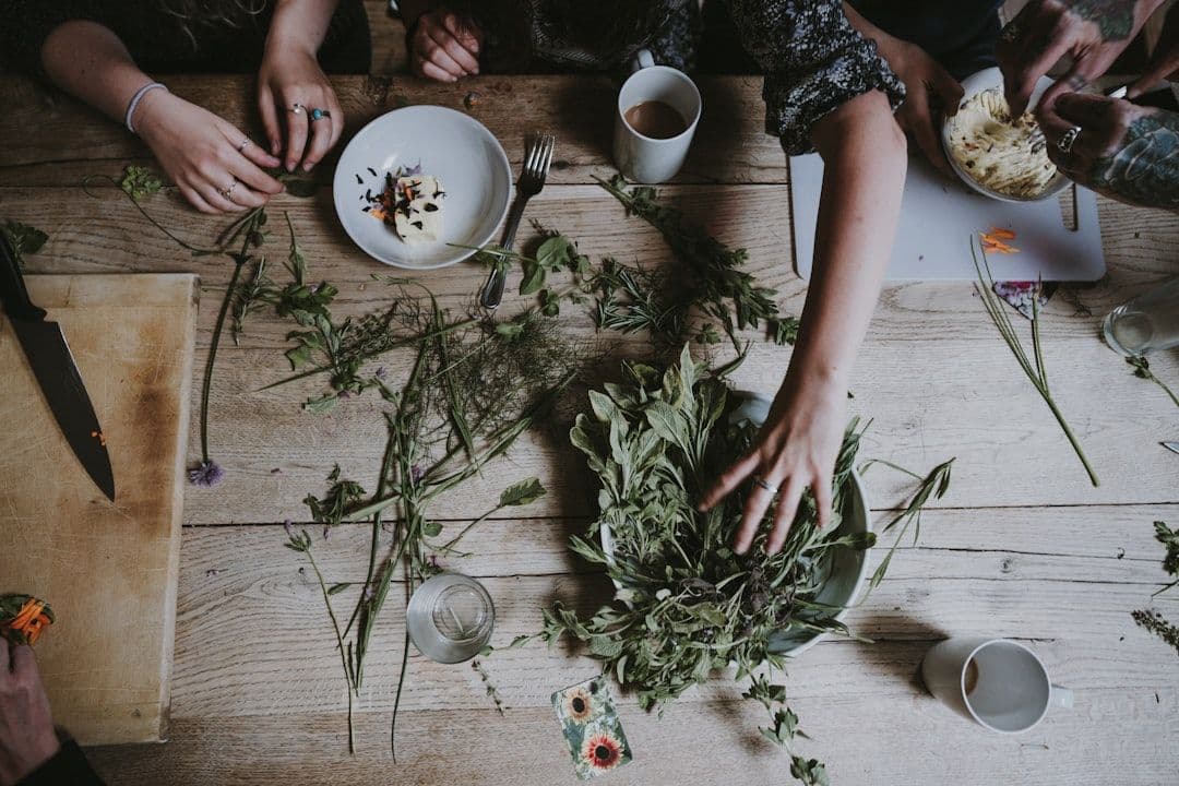 En Nigeria, mujeres recurren a hierbas abortivas que ven en TikTok y ponen en riesgo su salud