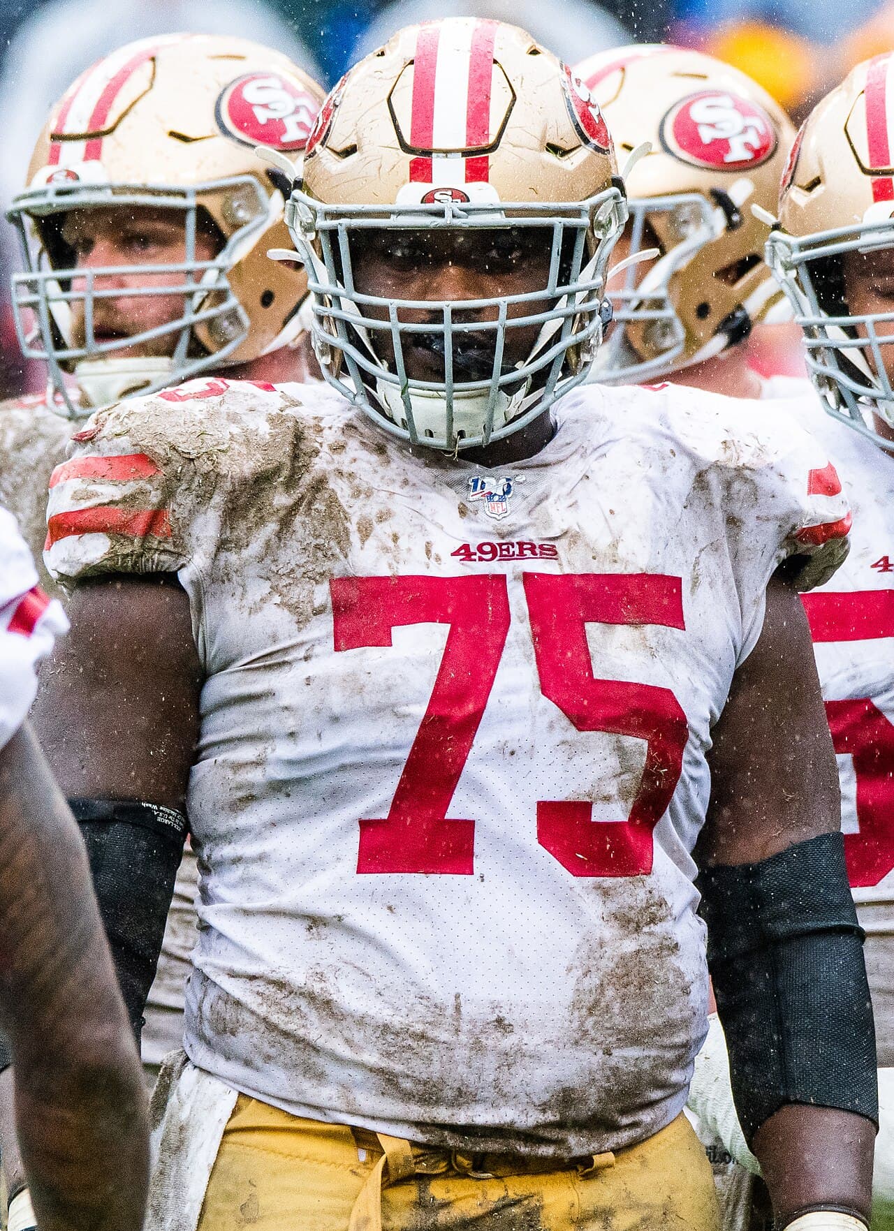 Green Bay refuerza su línea ofensiva con el guardia veterano Laken Tomlinson