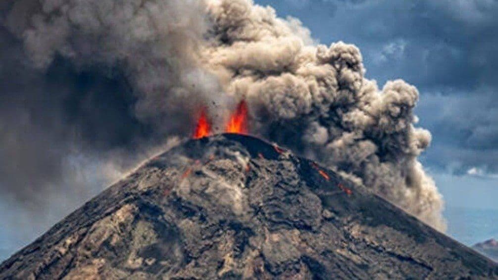 Guatemala declara alerta naranja por el Volcán de Fuego y suspende ascensos ante el aumento de la actividad eruptiva
