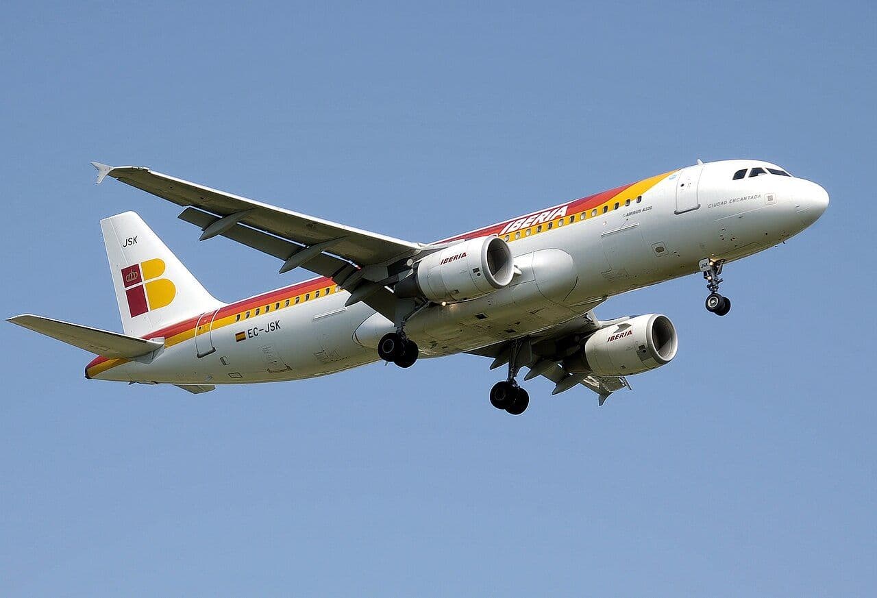 Iberia reanuda sus vuelos a Caracas tras la suspensión por la actividad sísmica