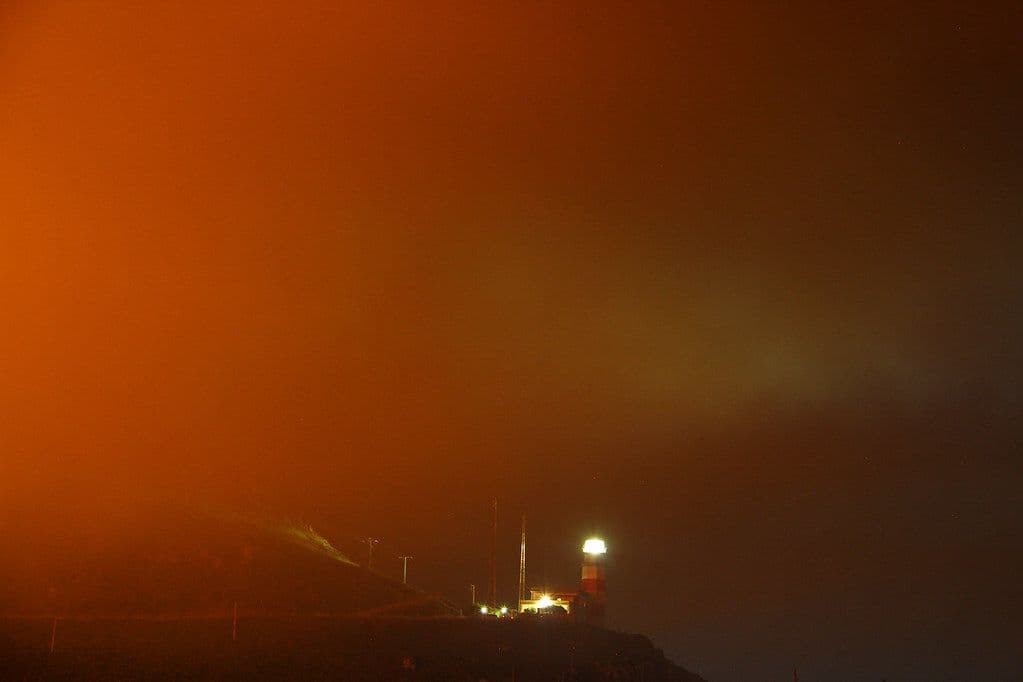 Incendio forestal obliga a evacuar viviendas y cortar una carretera cerca de Aranda de Duero, en Burgos