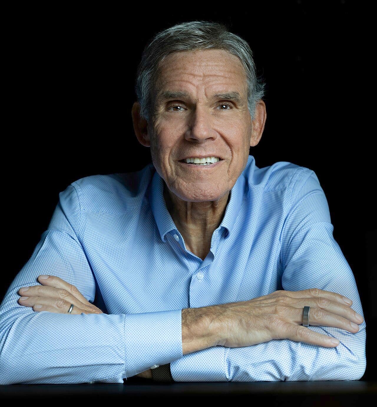 Inteligencia artificial: cómo predecir enfermedades años antes de que aparezcan, según Eric Topol