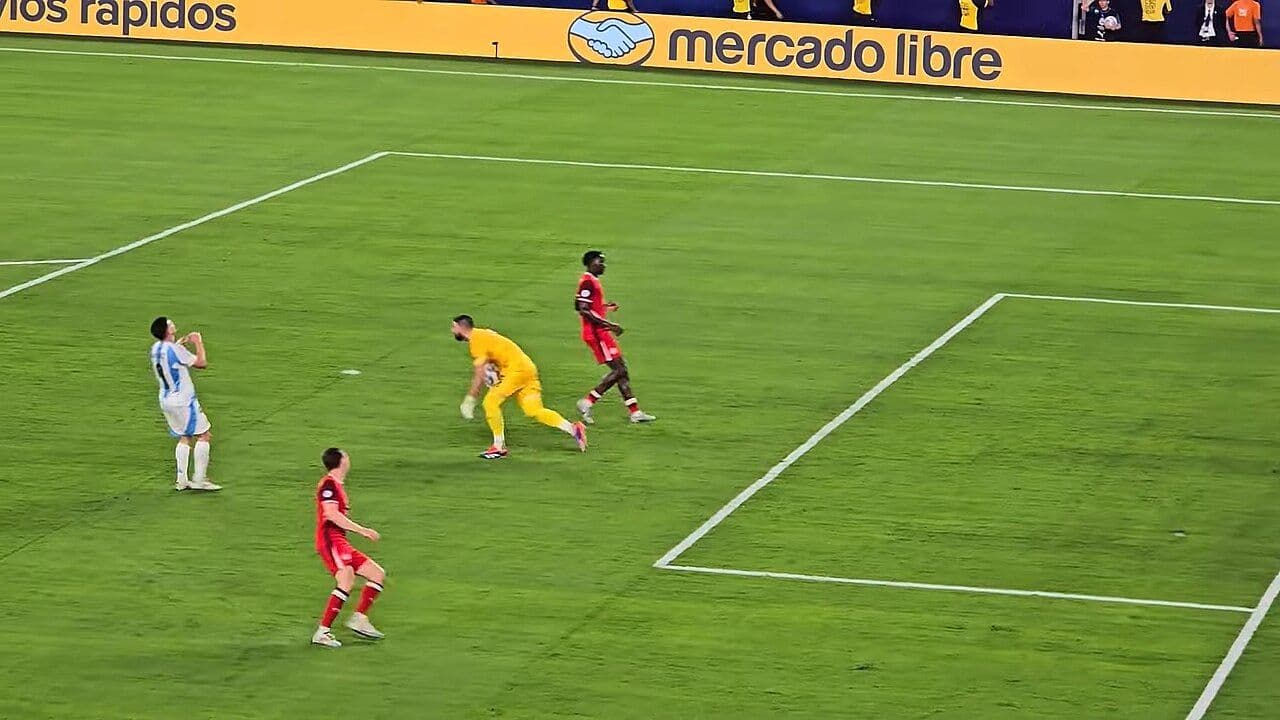 Julián Álvarez brilla pero el Liverpool remonta y hunde al Atlético en Anfield