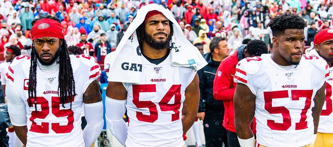 La NFL rechaza la apelación de Dre Greenlaw y lo deja afuera ante Washington