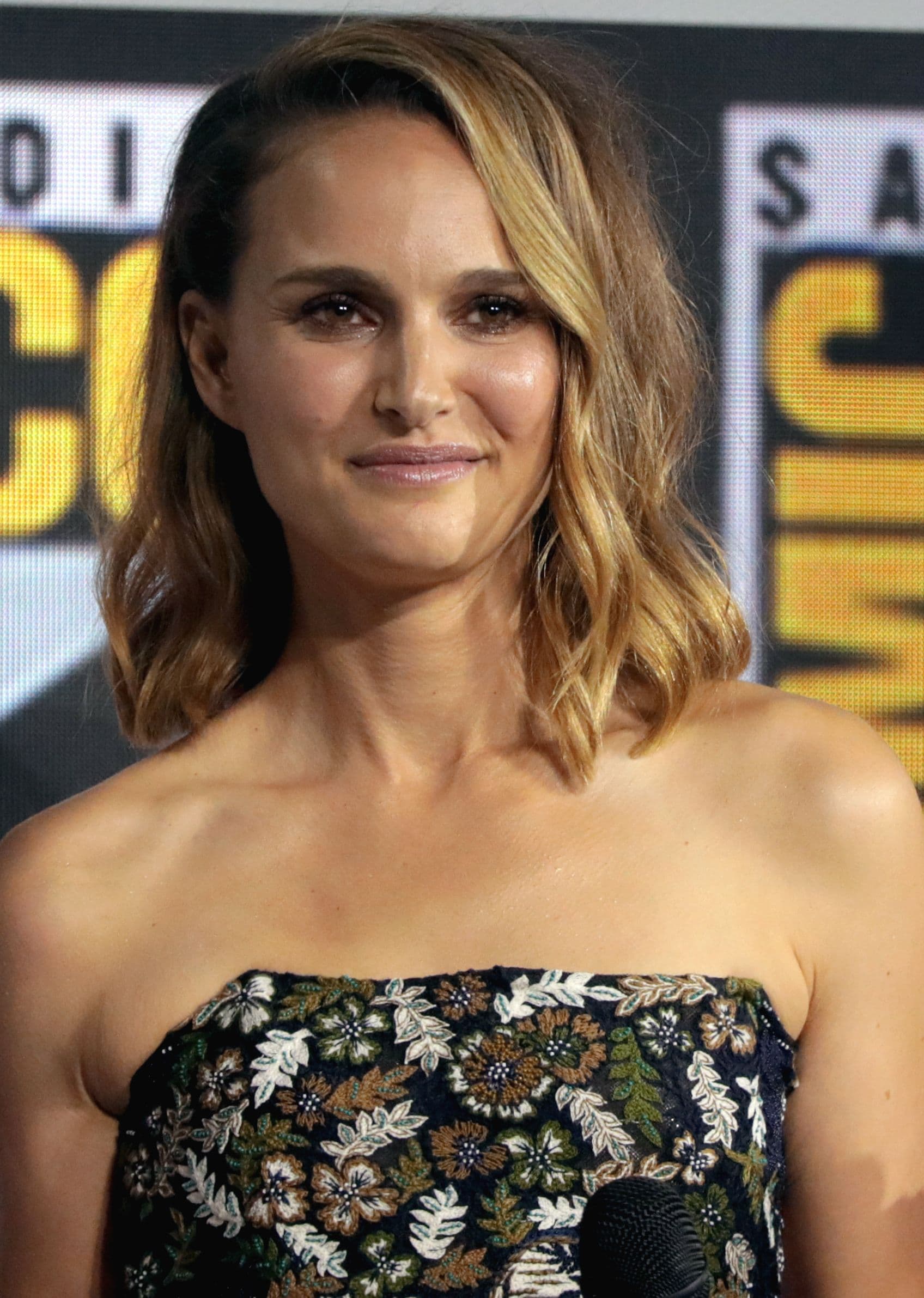 La novela que sacude a Hollywood: acusan a Rachel Cusk de retratar a Natalie Portman sin su permiso