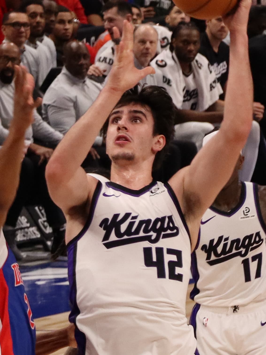 Lesión de rodilla saca por dos semanas a Raynaud de los Kings