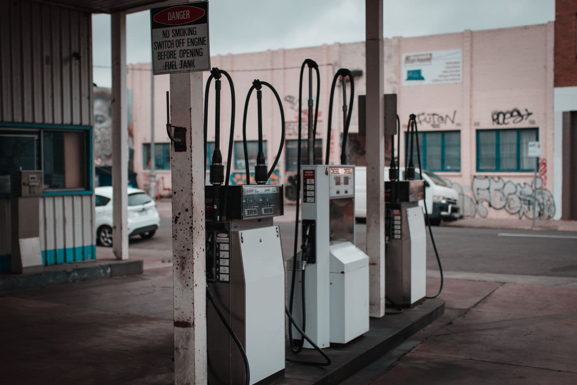 Los precios de la gasolina en EEUU marcan una racha histórica de más de 4 dólares el galón
