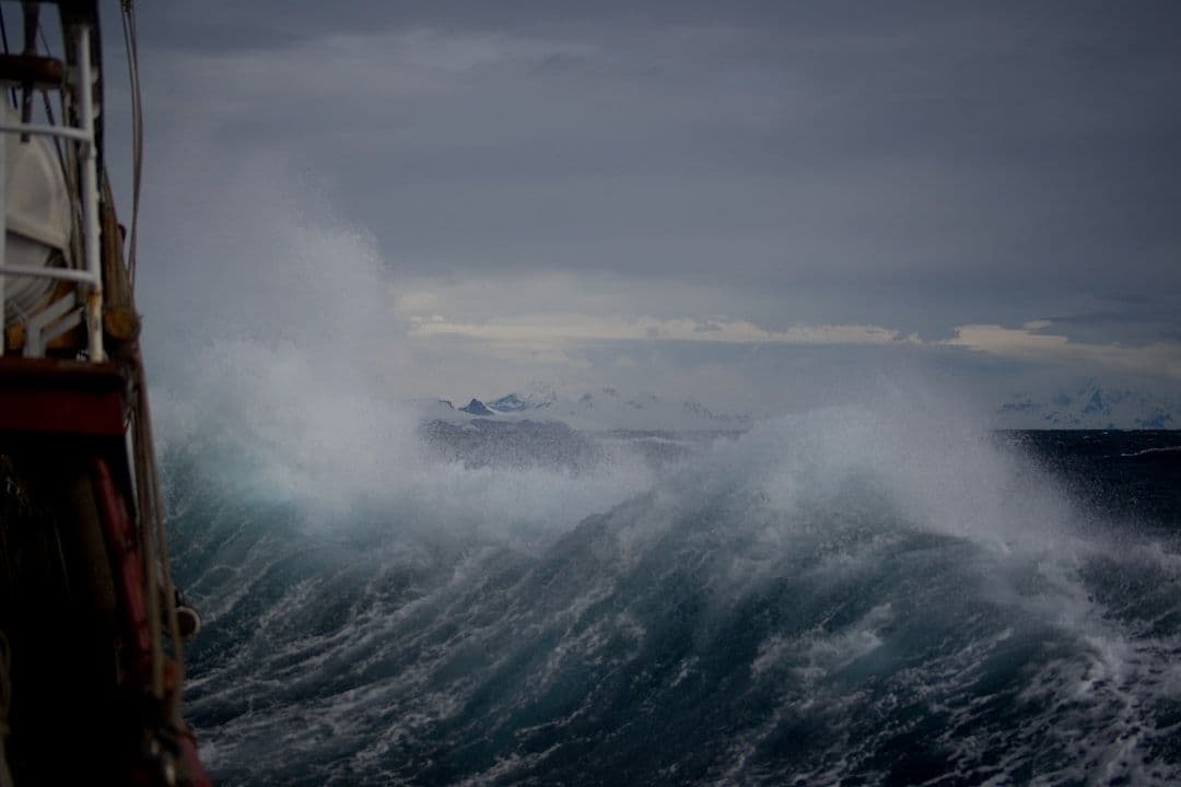 Marie se fortalece a categoría 2 y amenaza con lluvias fuertes a Baja California Sur
