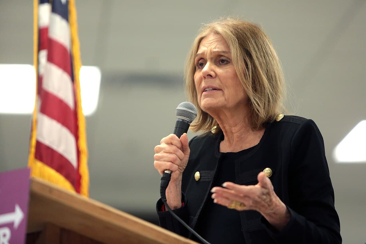 Murió Gloria Steinem, la periodista que desafió al mundo con su infiltración en el Playboy Club