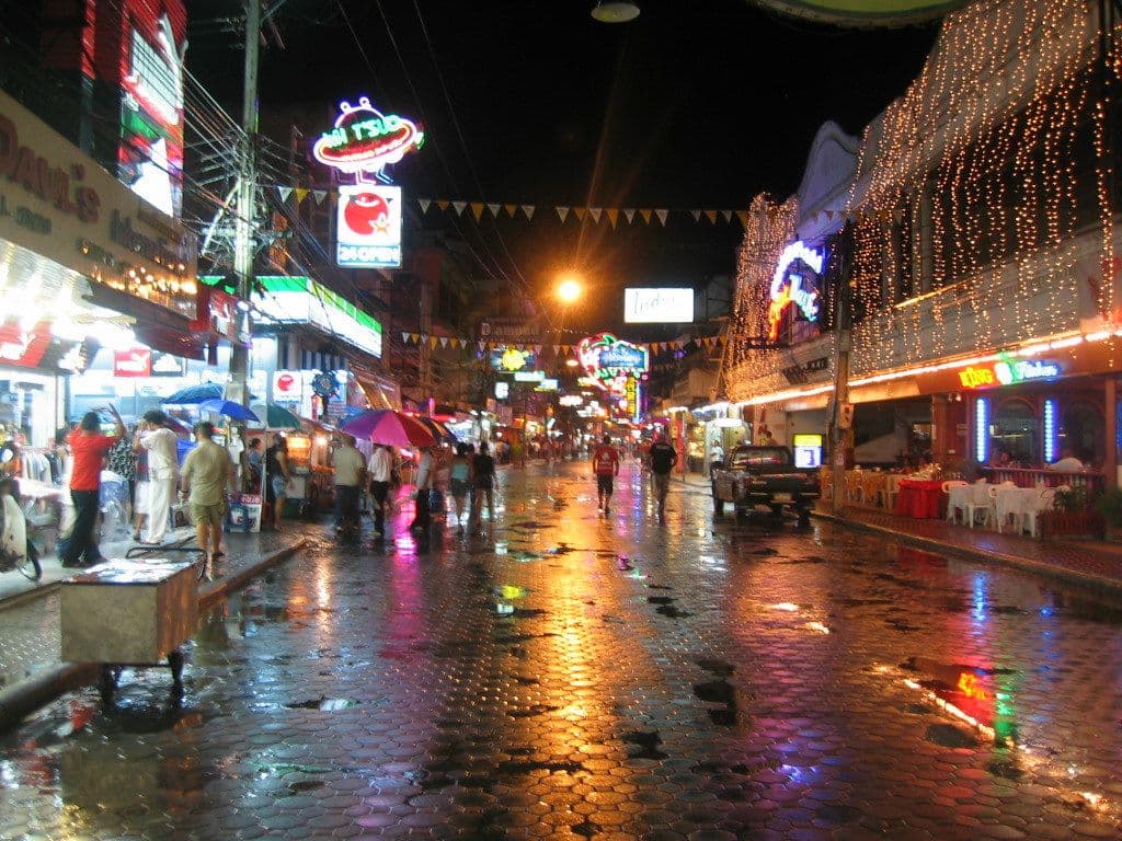 Pattaya: la "ciudad del pecado" tailandesa que revive su vínculo histórico con las tropas de EE.UU.
