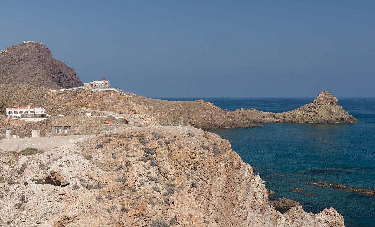 Salinas de Cabo de Gata: la ruta que revela el mineral más antiguo de Almería entre paisajes de otro planeta