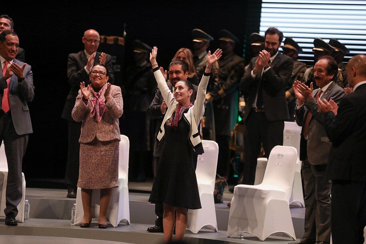 Sheinbaum sorprende con un tierno saludo a la hija de Samuel García antes del informe en Nuevo León