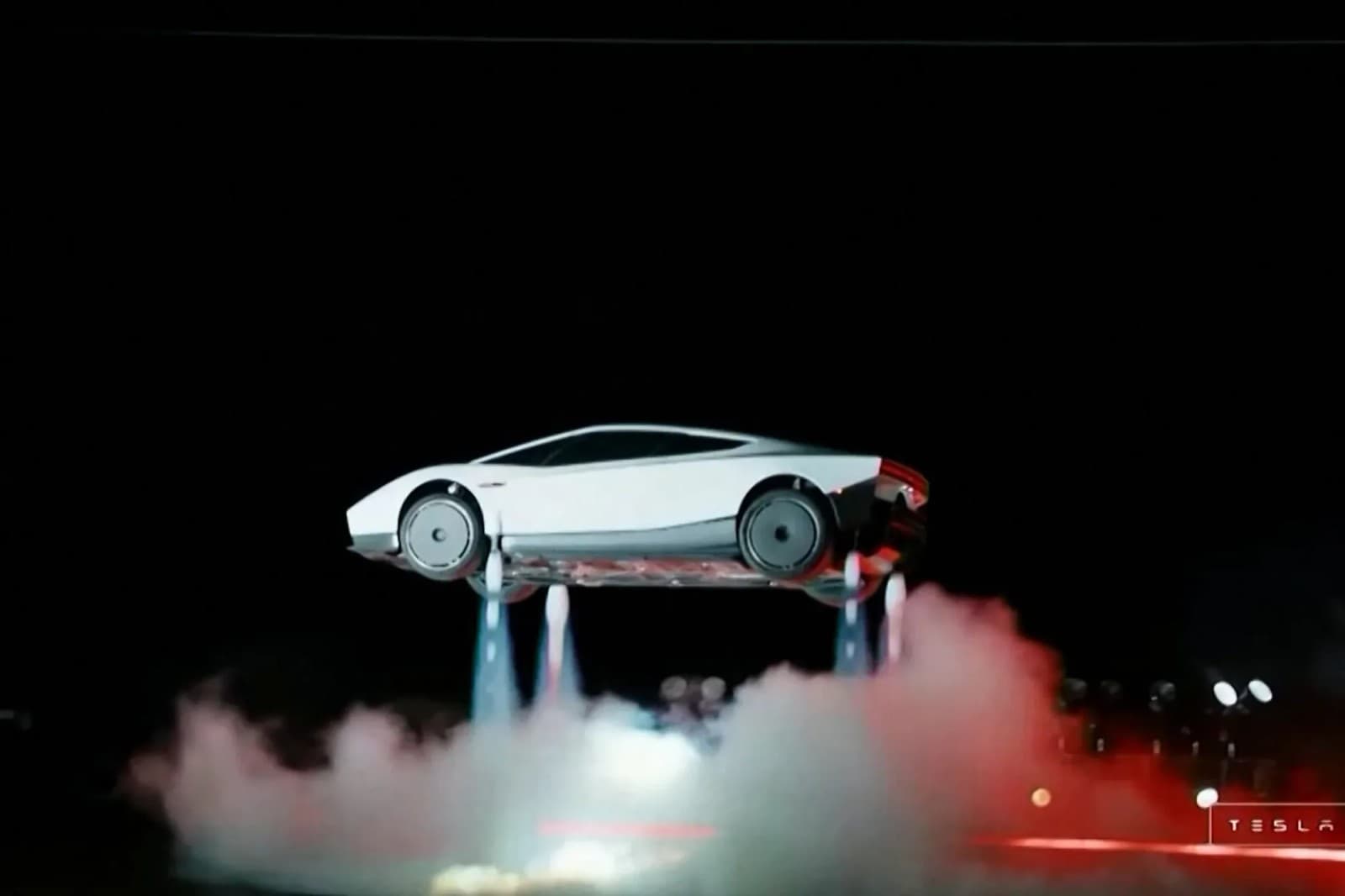 El Tesla Roadster en el aire, impulsado por sus propulsores, durante la presentación en McGregor, Texas