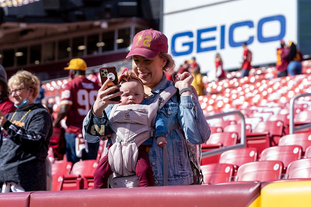 Thornton sufre una luxación de tobillo en triunfo de los Chiefs; el equipo "está en contacto" con Tyreek Hill