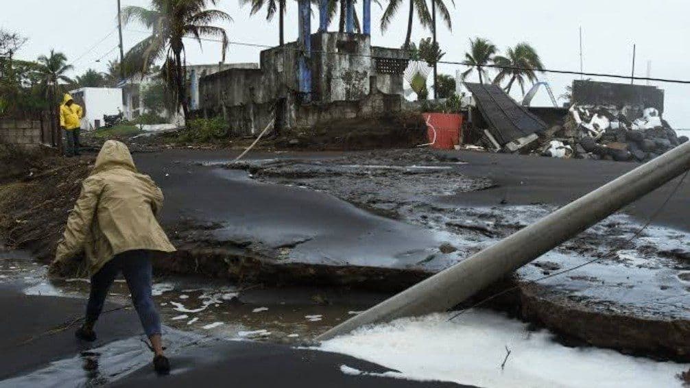Tormenta Cristina se degrada, pero deja evacuados, daños costeros y una víctima fatal en Centroamérica
