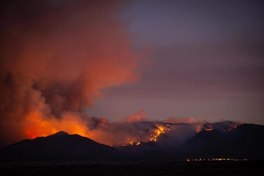Un incendio forestal afecta zonas de monte bajo en Ceuta