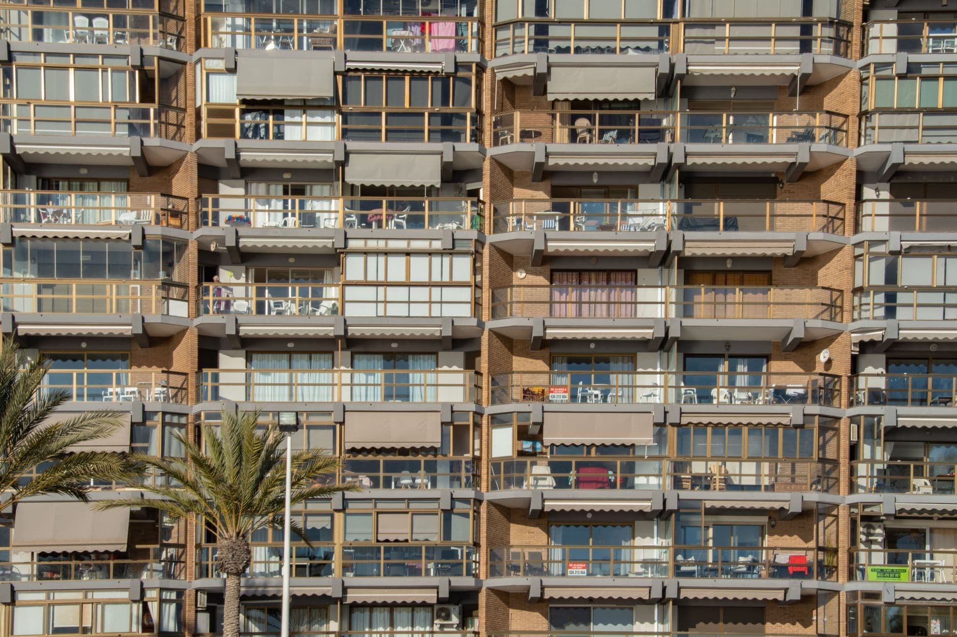 Vecinos de Sevilla desafían a un fondo de inversión por los pisos turísticos en su edificio